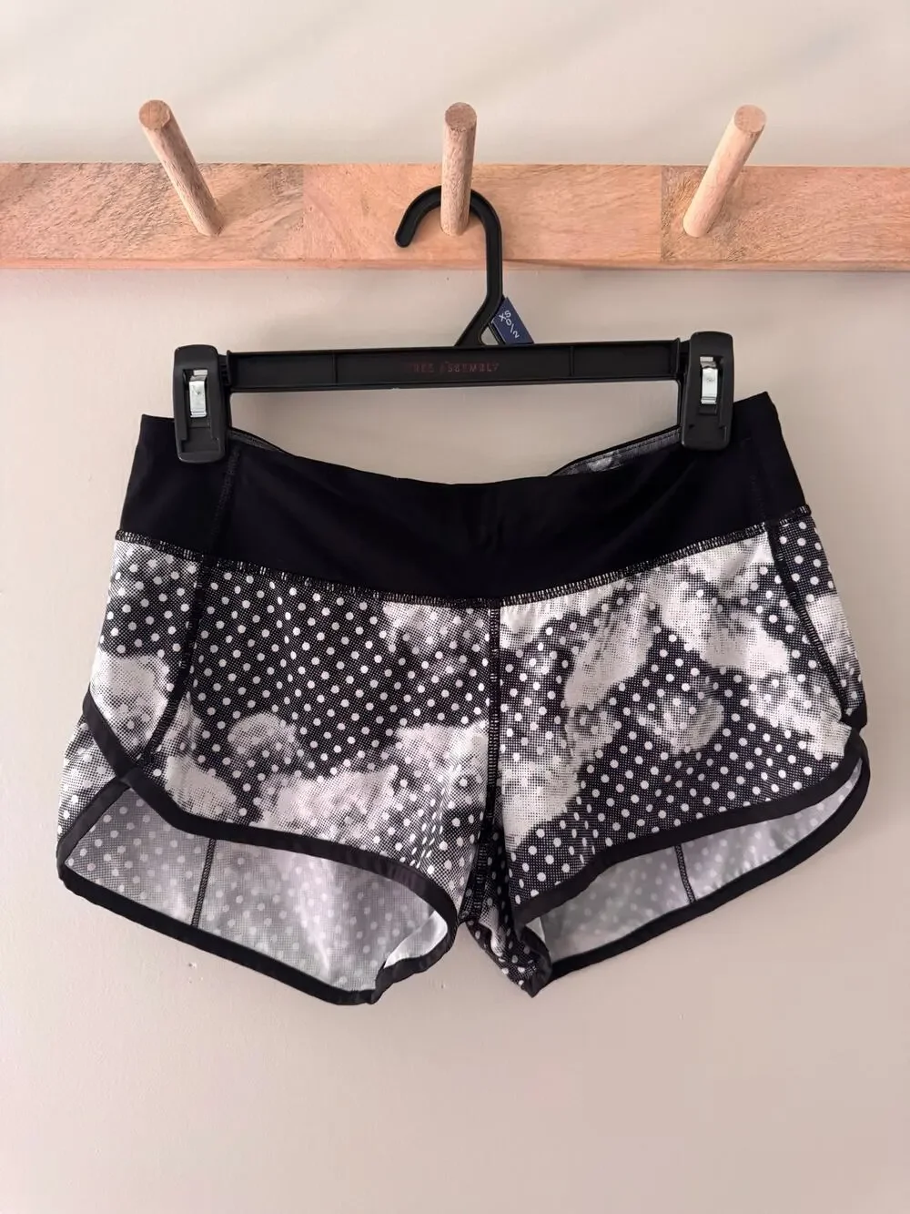 Lululemon Speed Up Short Size 4 Dottie Dream Rose Neutral Blush Black 2.5